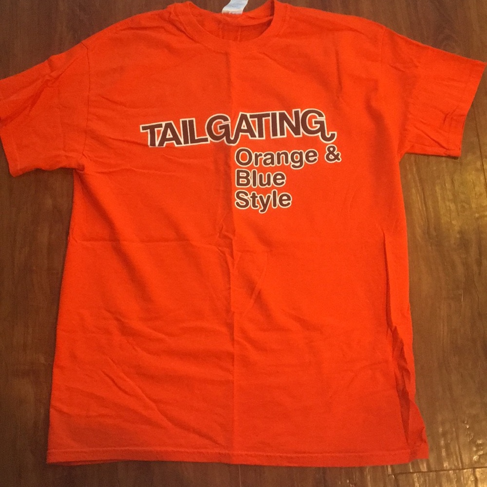 Unisex T-shirt. University of Illinois. Size M.